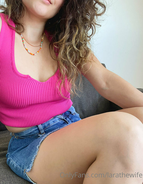 larathewife modèle magnifique photo