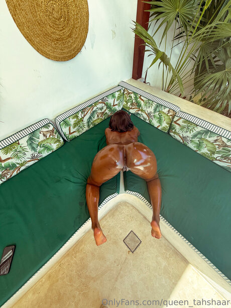 Queen tahshaar beau modèle collection