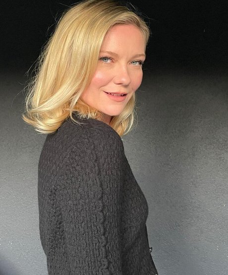 Kirsten Dunst star du porno en haute qualité image