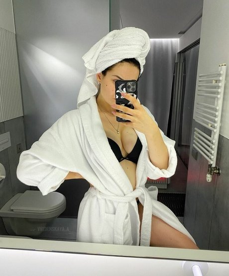 bikini ébène onlyfans érotique chaud image