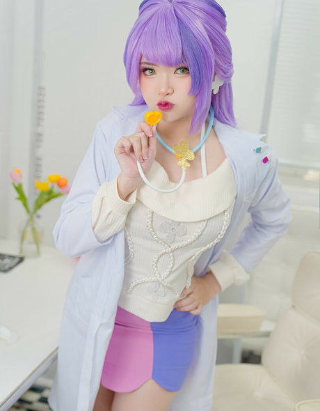 ZinieQ Cosplayer star du porno sympa images