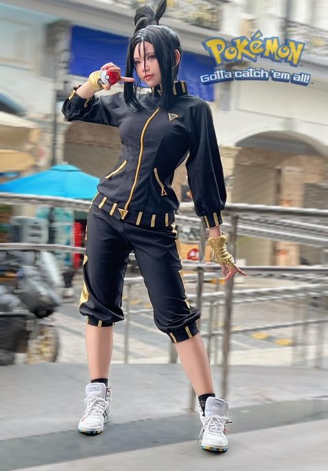 ZinieQ Cosplayer modèle adulte galeries