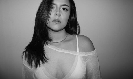 Violet Orlandi modèle porno archive