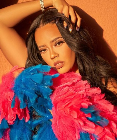 Angela Simmons star du porno sexy image