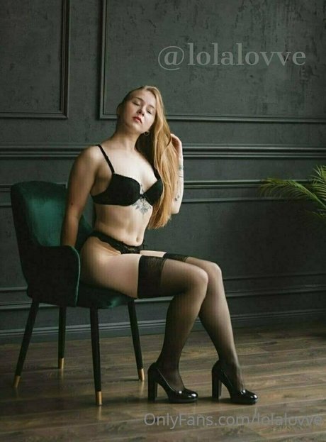 lolalovve étoile nue des photos