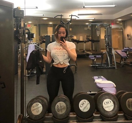 Dajinism actrice artistique photos