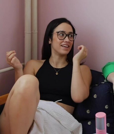 Milena And Lola star du porno sexy image