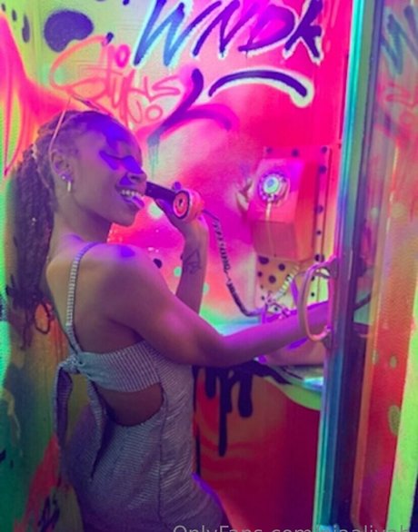 niaaliyah actrice sexy image