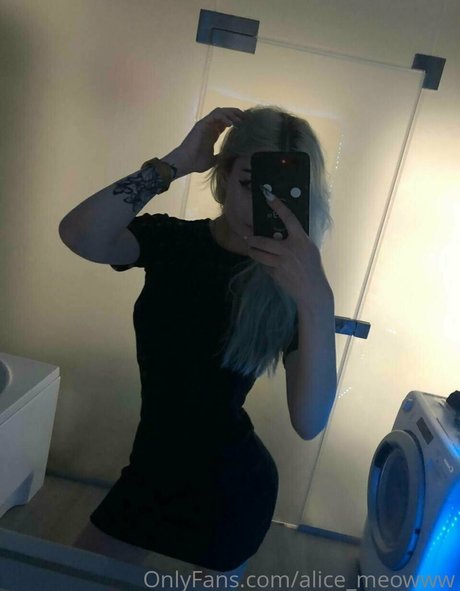 skinny tyan modèle pornographique galerie