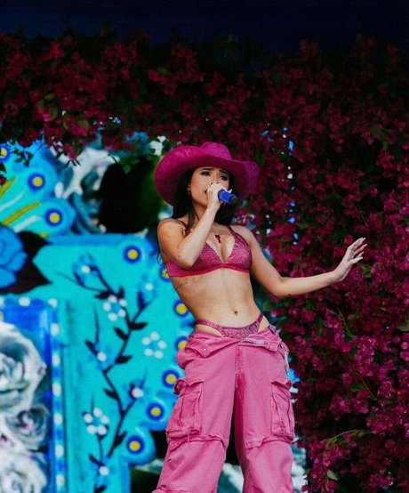 Becky G actrice libre galeries