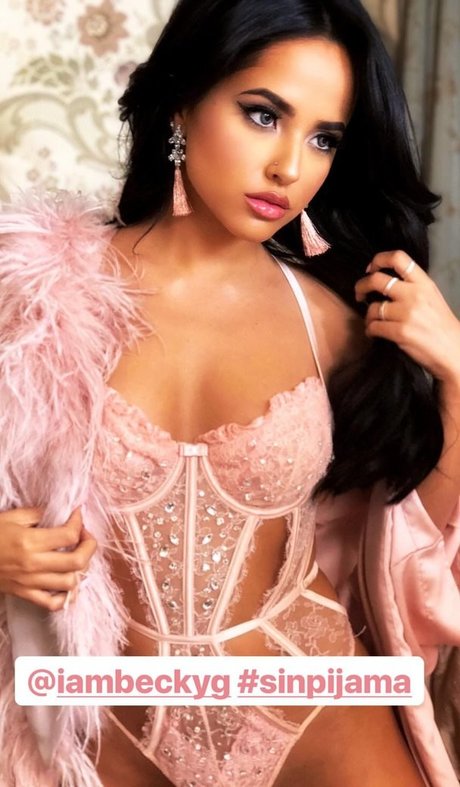 Becky G haut modèle archive