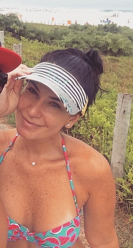 Larissa Erthal actrice nue des photos