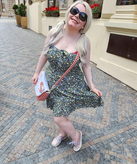 Naughty Danni actrice érotique image