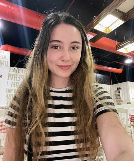 Little BabeVIP modèle artistique images