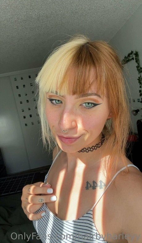 hairbyharleyy modèle pornographique des photos