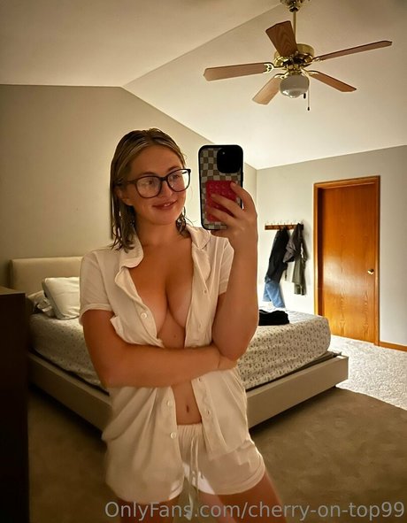 Cherry on top99 modèle chaud des photos