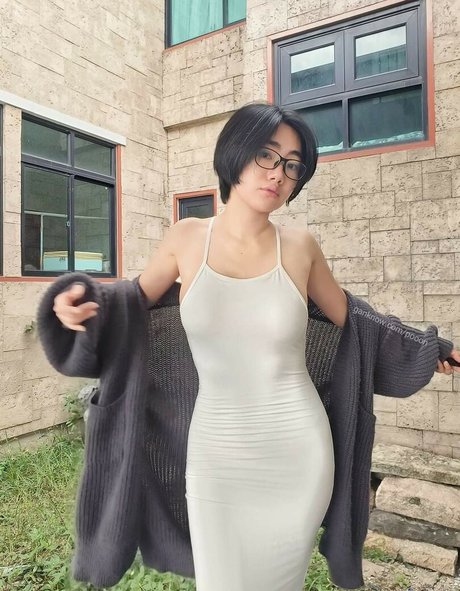 Poon Wrunya jolie actrice img