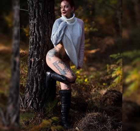 Yagmur Simsek_ modèles nus photos