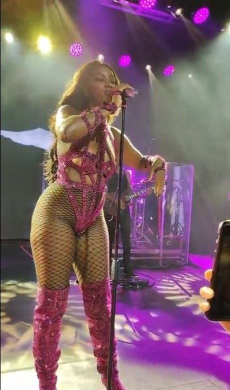 Iza Cantora modèle porno galeries