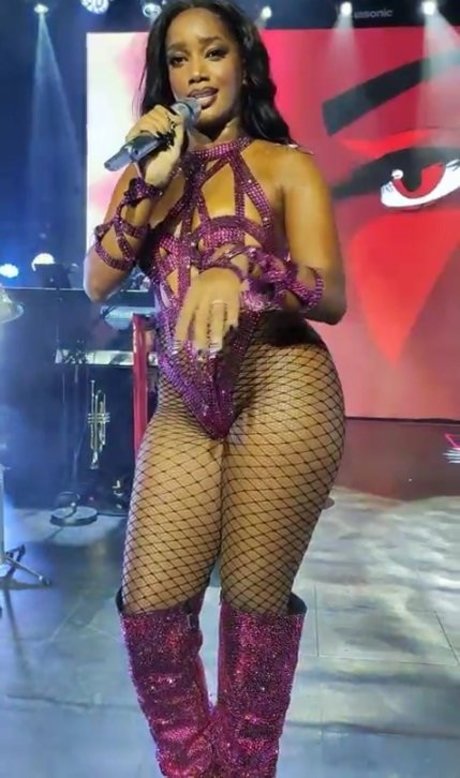 Iza Cantora belle star du porno photos