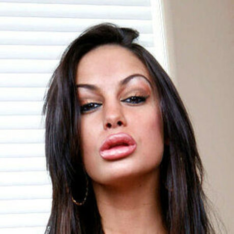 Angelina Valentine modèle exclusif des photos