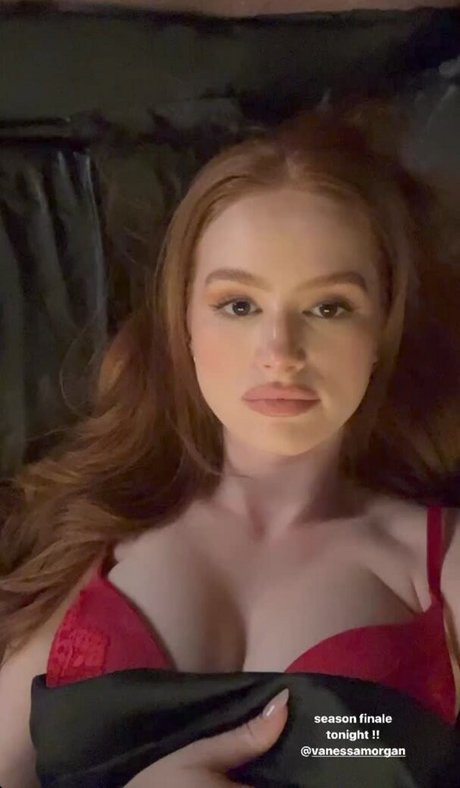 Madelaine Petsch étoile nue images
