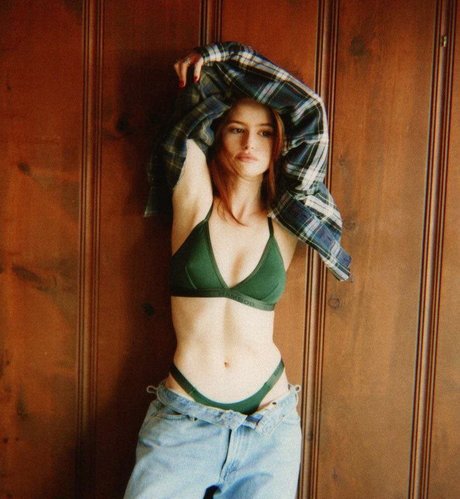 Madelaine Petsch étoile hd img