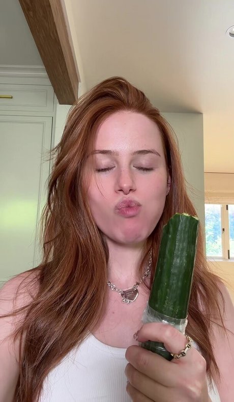 Madelaine Petsch star érotique images