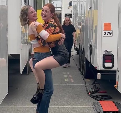 Madelaine Petsch modèle hd img