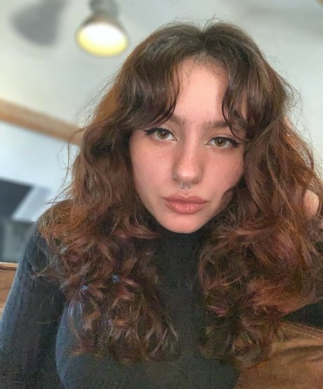 Deeperse jolie actrice des photos