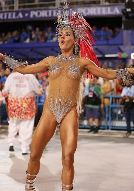 Monique Alfradique star du porno en haute qualité photos