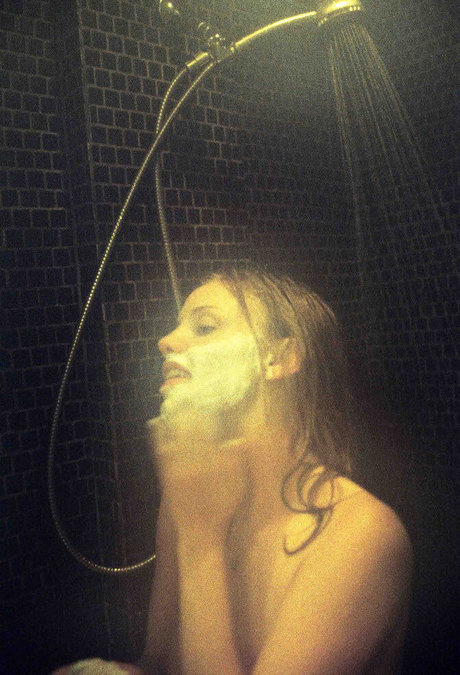 Kelli Garner actrice de nus collection