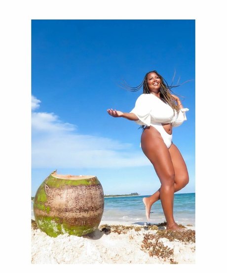 Monique Cooper star du porno gratuite images