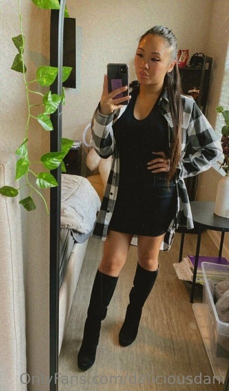 DeliciousDani étoile nue des photos