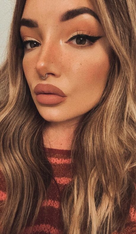 Brittany Zapata belle actrice des photos