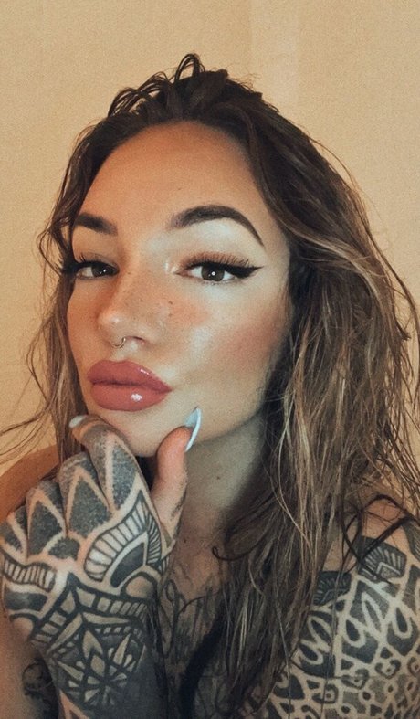 Brittany Zapata art modèle photos