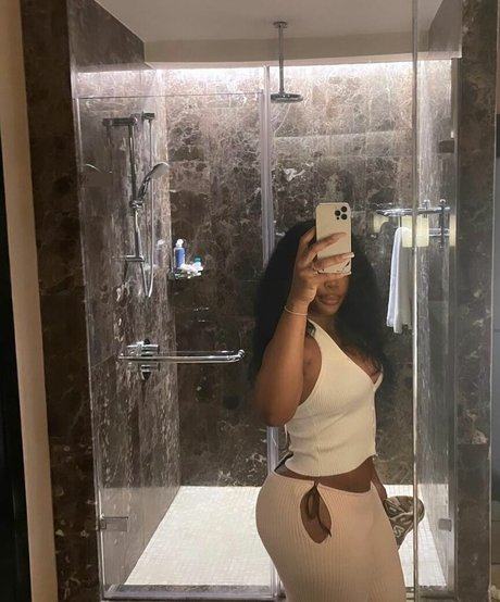 SZA étoile adulte galeries