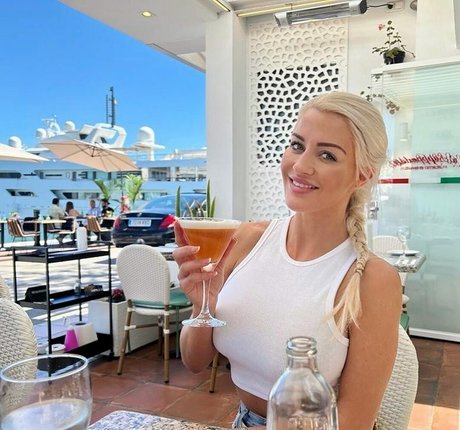 Sienna Day modèle de haute qualité des photos