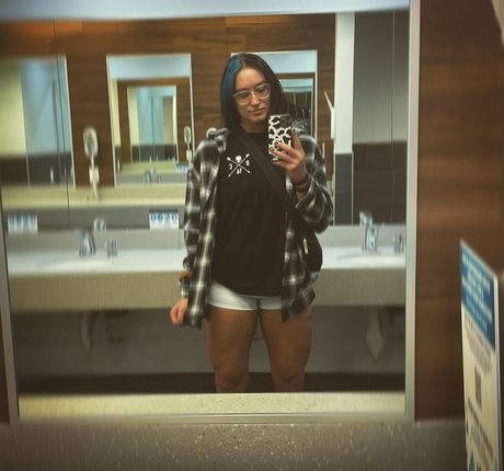 Kris Statlander modèle de sexe image