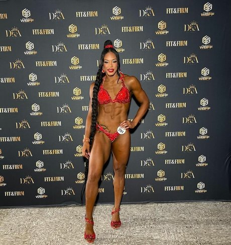 blonde transexuelle onlyfans meilleur xxx des photos