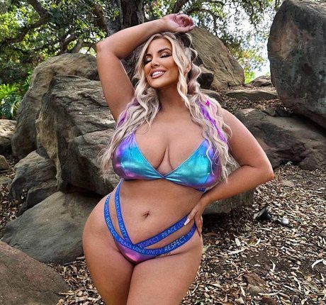 Ashley Alexiss beau modèle des photos