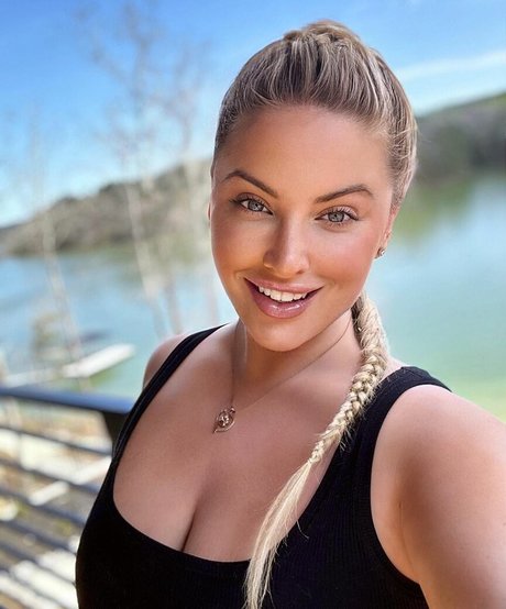 Ashley Alexiss belle actrice archive