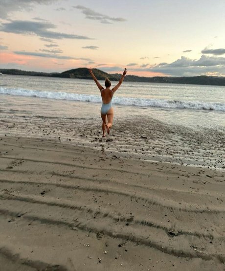 influenceur des médias sociaux onlyfans haut gratuit photos