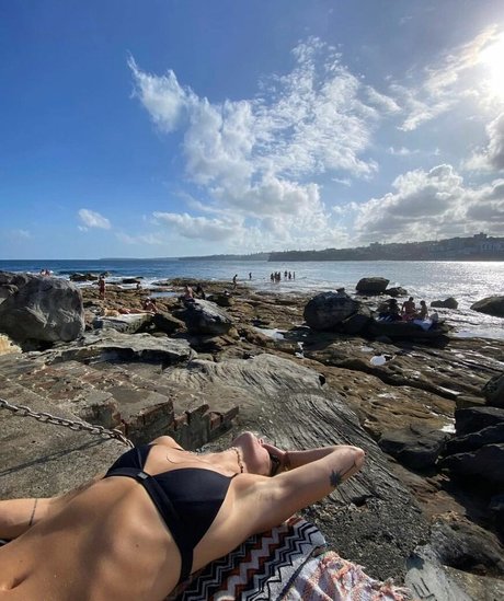 Samara Weaving modèle sexy photos