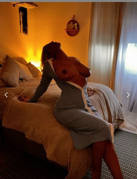 Ashlyn Taylor nus étoiles archive