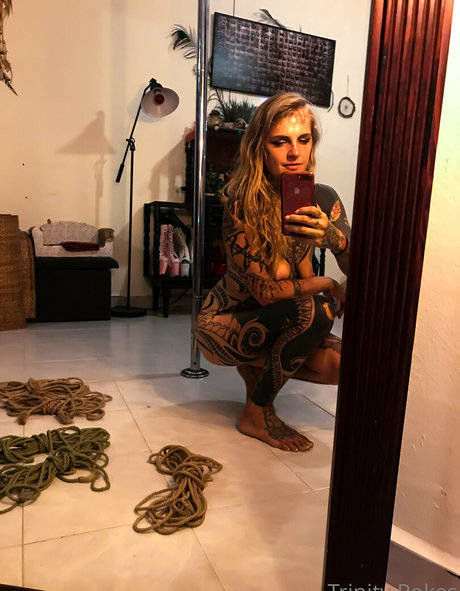 Trinity Eclectic actrice pornographique galerie