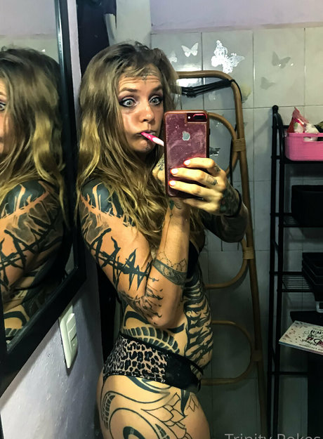 Trinity Eclectic modèle exclusif photos