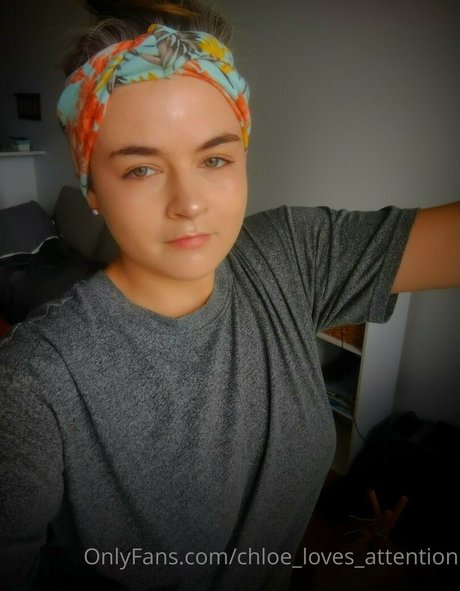 chloe loves attention modèle de sexe image