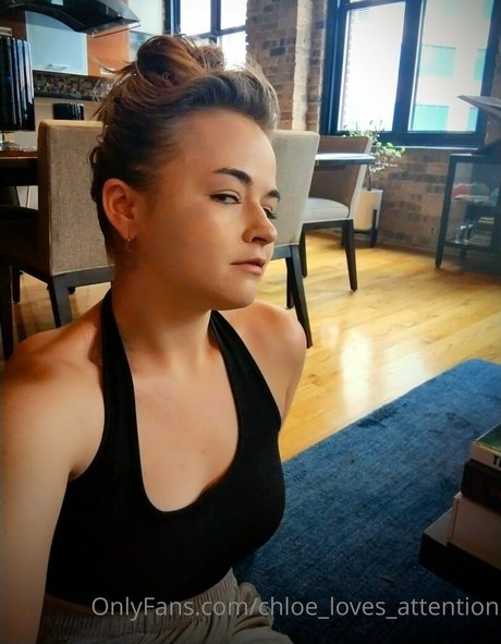 chloe loves attention modèle de sexe galeries