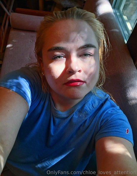 chloe loves attention mannequin galeries